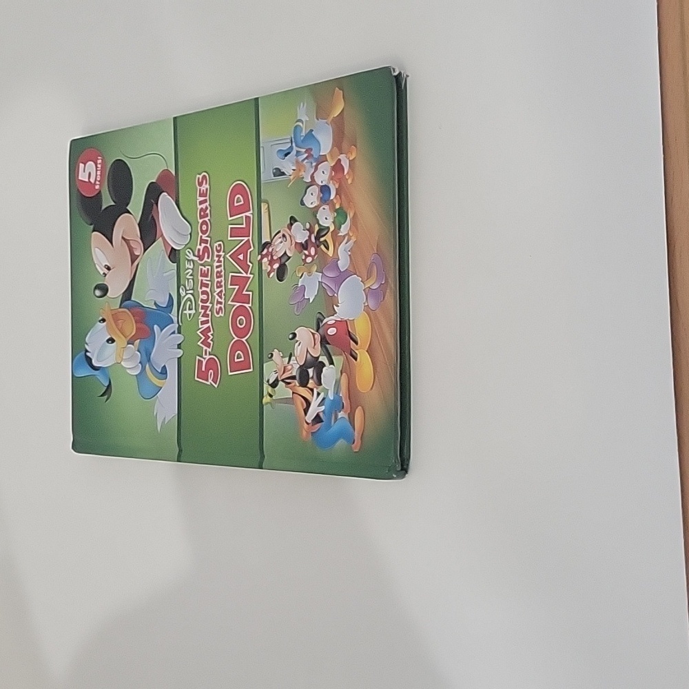 DISNEY Books - Picture 4 of 4
